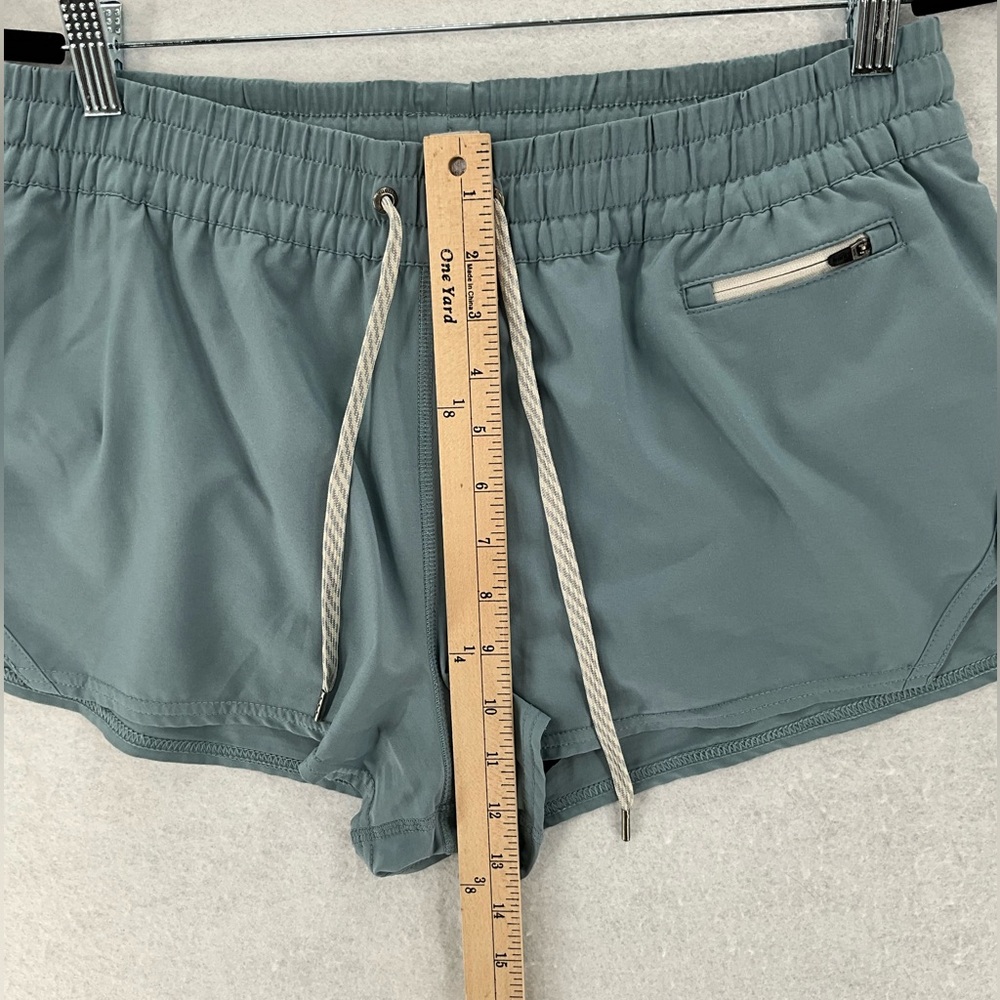 Women's Vuori Clementine 2.0 Short 2.5” Lake XL‎ - Picture 7 of 9